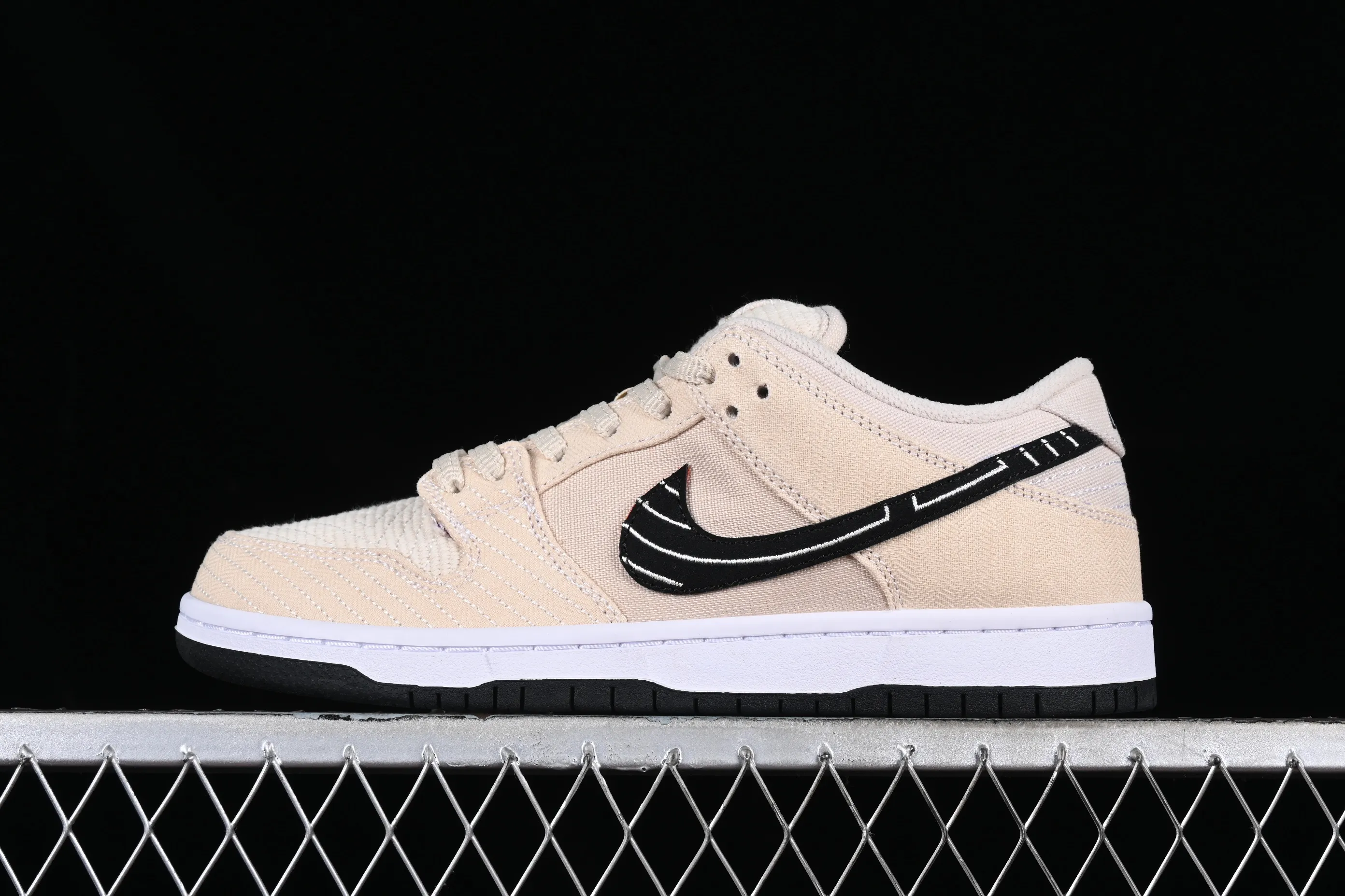 All Categories Nk SB Dunk Series Nk SB Dunk Low Low-top sneakers Albino & Preto x Nk SB Dunk Low joint model TearTear SB low-top casual sneakers FD2627-200